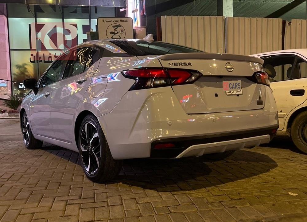 نيسان فيرسا